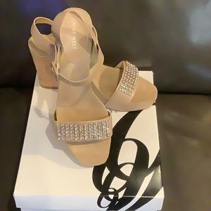 Nine West Size 9 Taupe Saldina wedge sandal